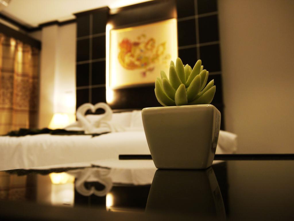 The Next Grand Hotel Khon Kaen Bagian luar foto