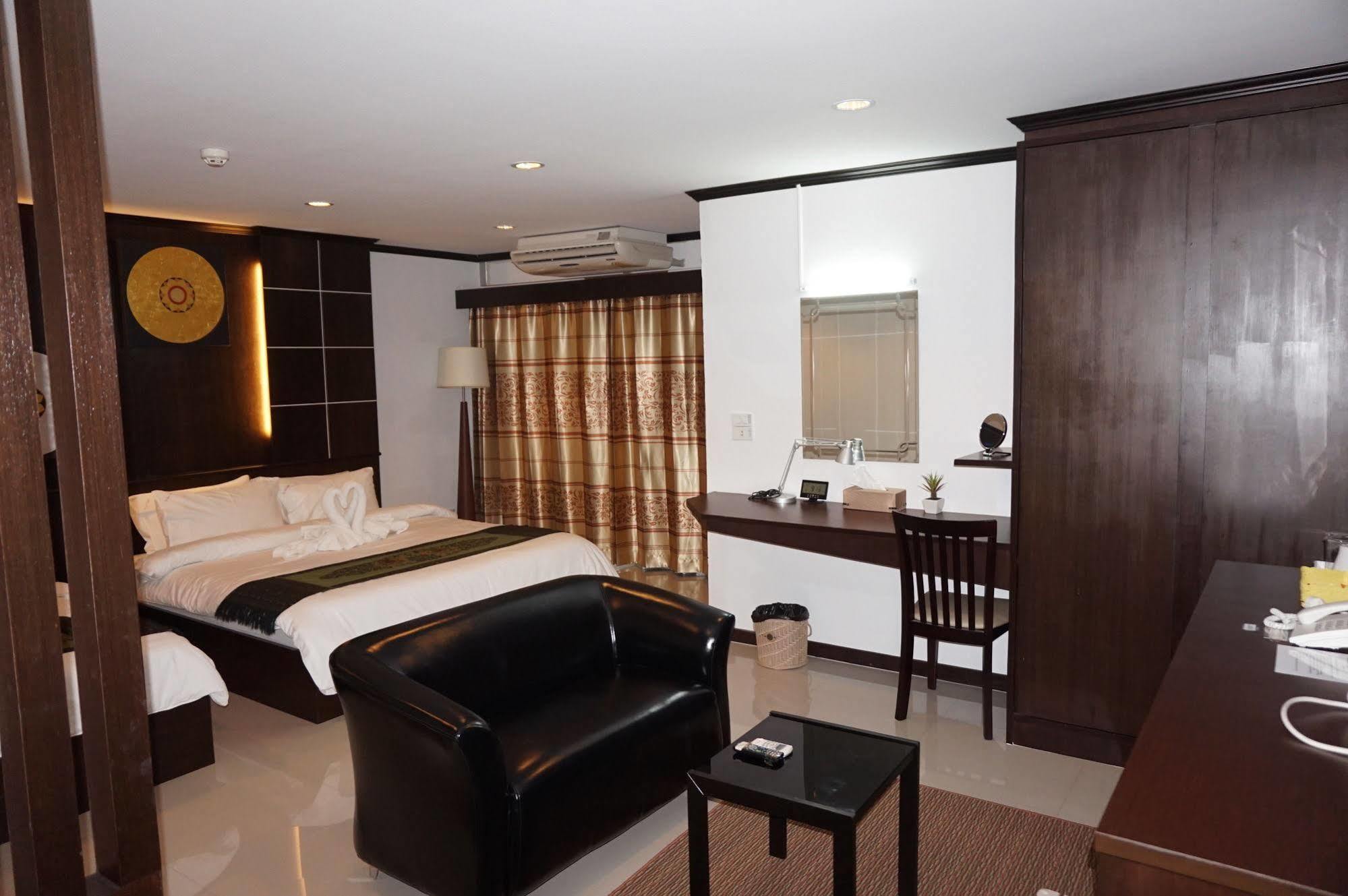 The Next Grand Hotel Khon Kaen Bagian luar foto