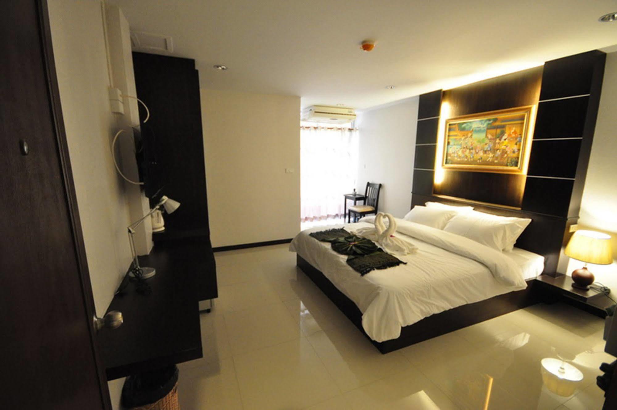 The Next Grand Hotel Khon Kaen Bagian luar foto