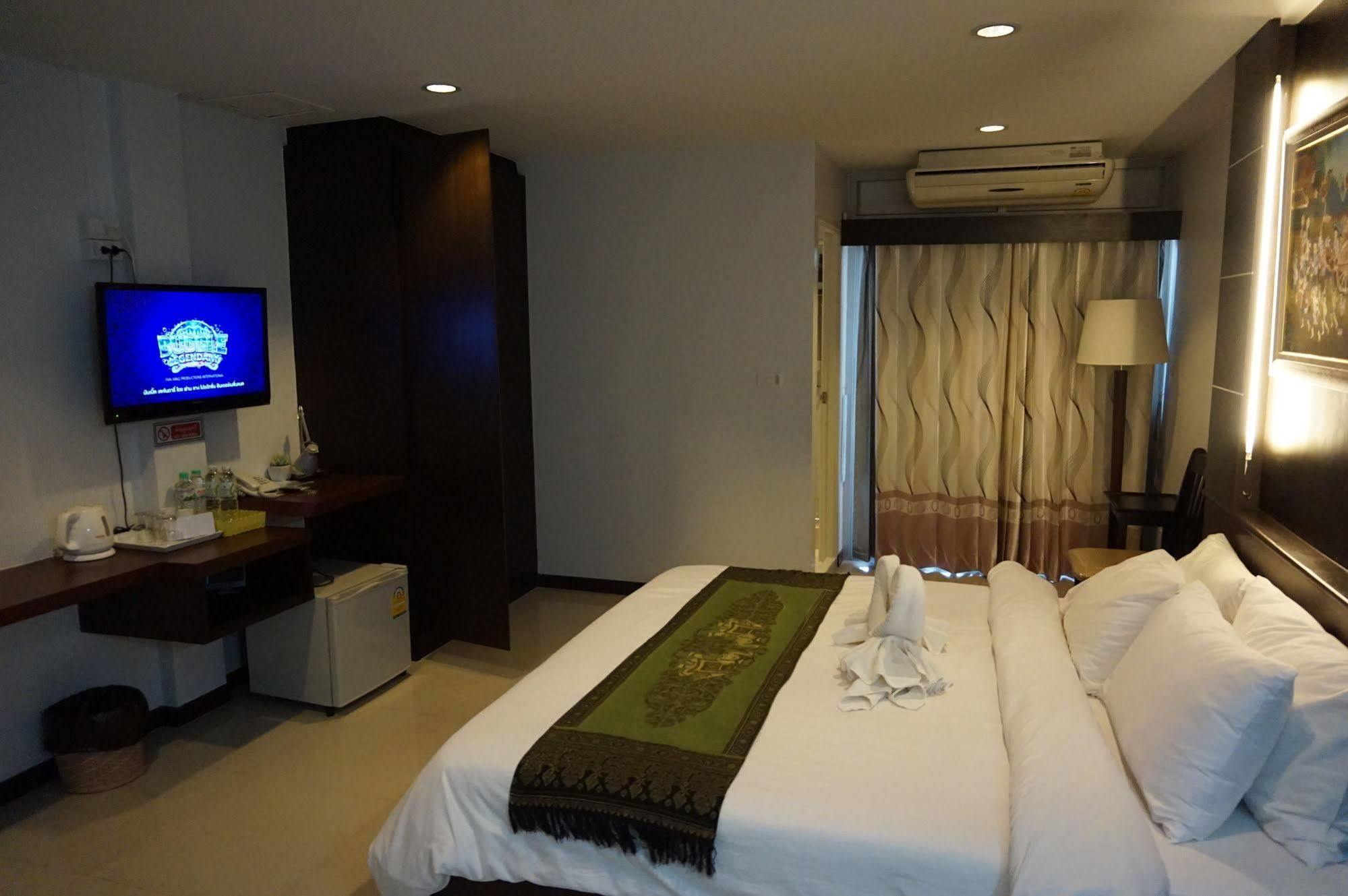 The Next Grand Hotel Khon Kaen Bagian luar foto