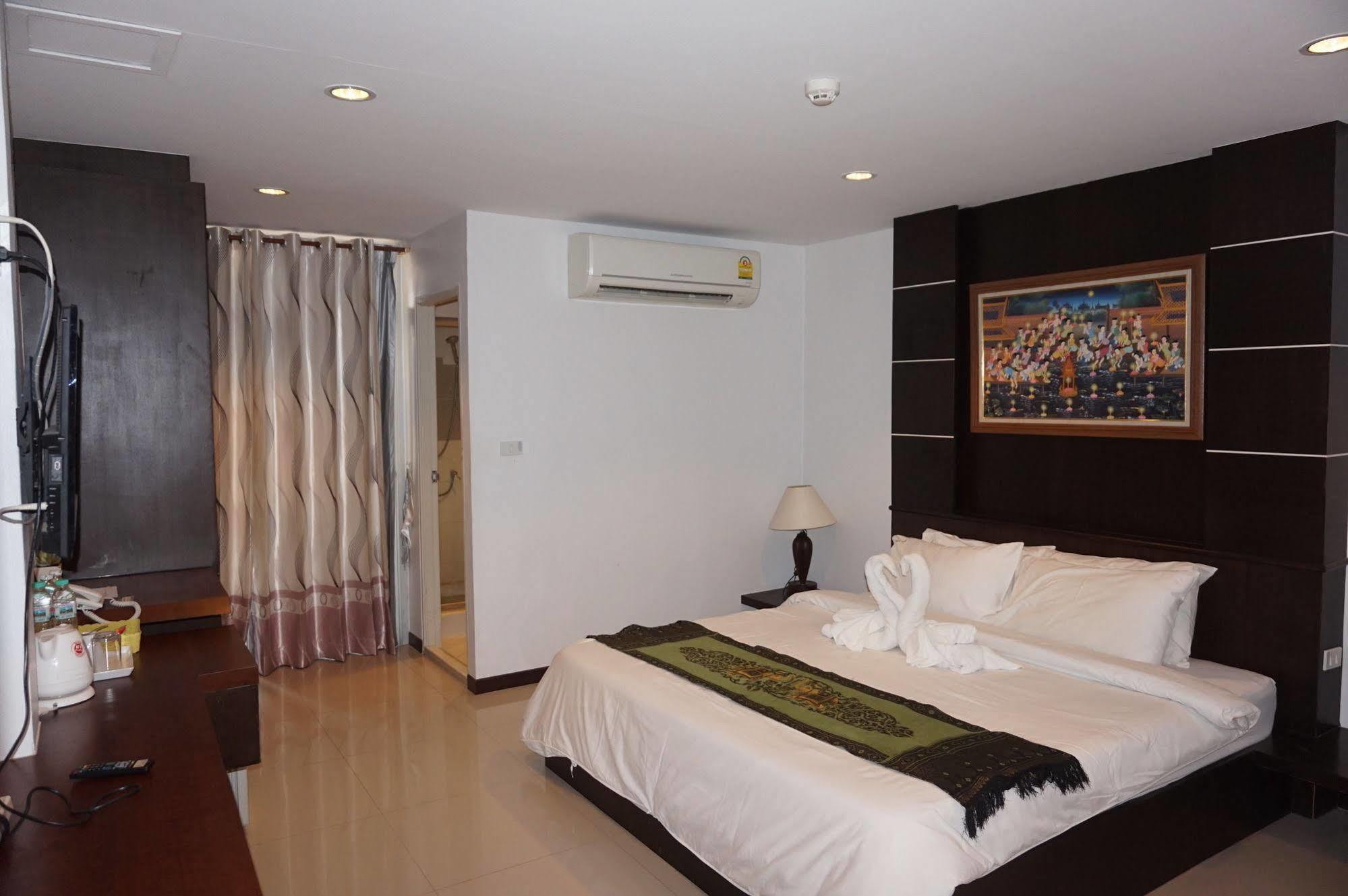 The Next Grand Hotel Khon Kaen Bagian luar foto