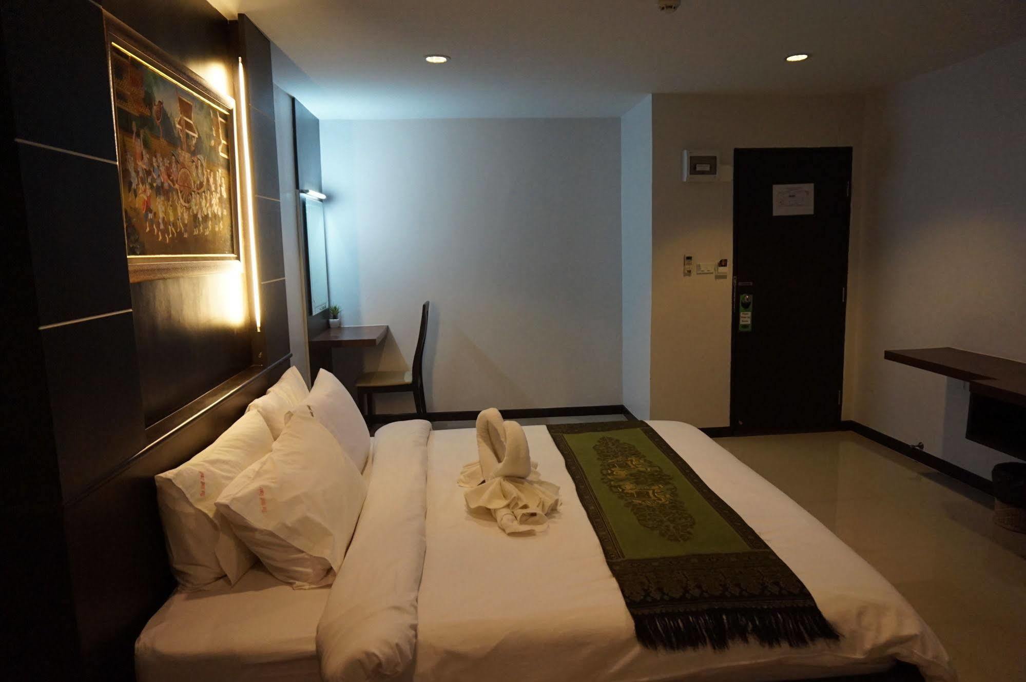The Next Grand Hotel Khon Kaen Bagian luar foto
