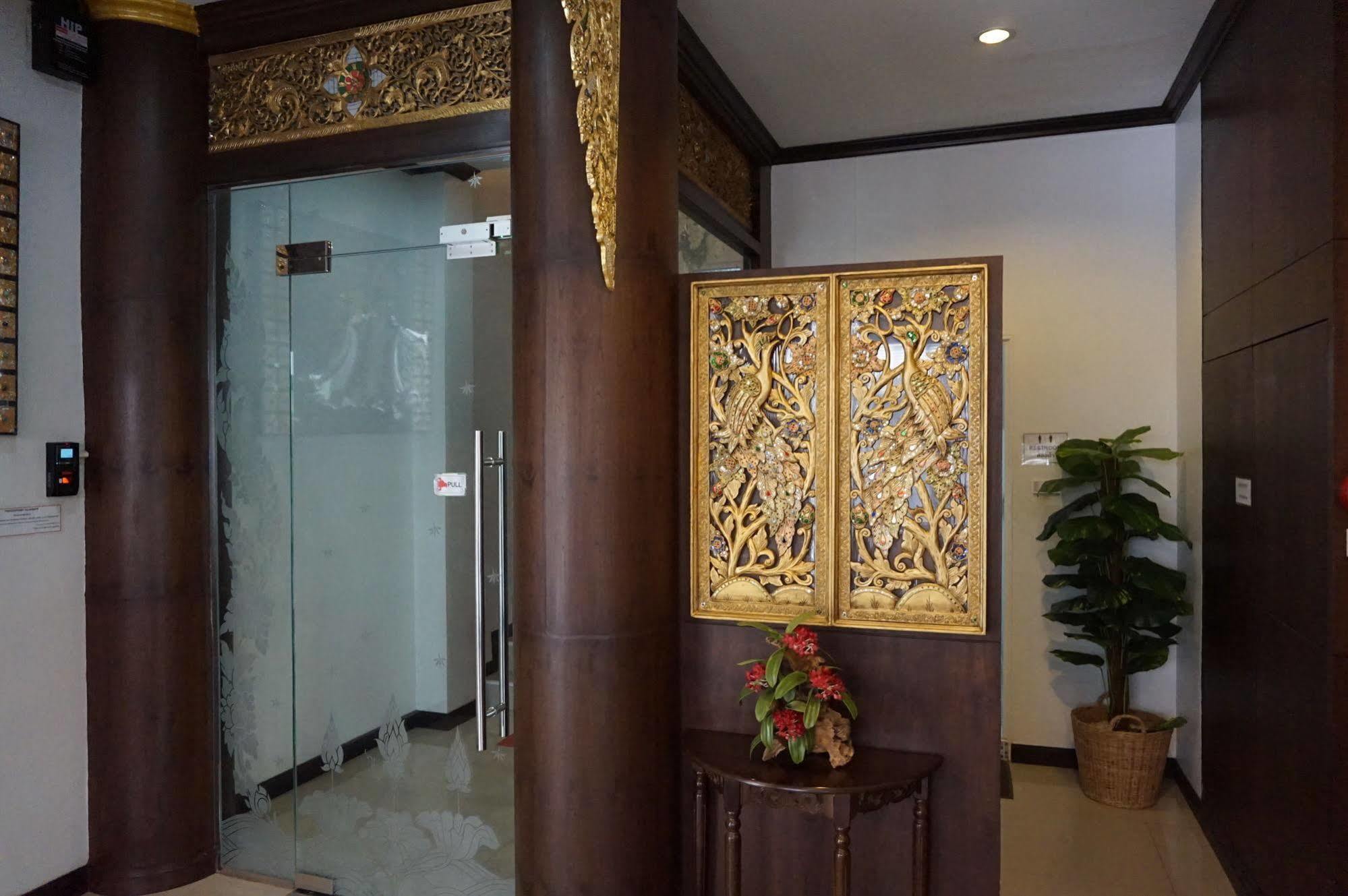 The Next Grand Hotel Khon Kaen Bagian luar foto